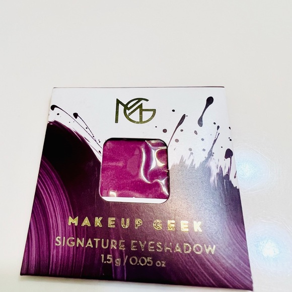 COPY - 💄Discontinued💄Makeup Geek Signature Eyeshadow Back To Fuchsia NWT - Picture 2 of 3